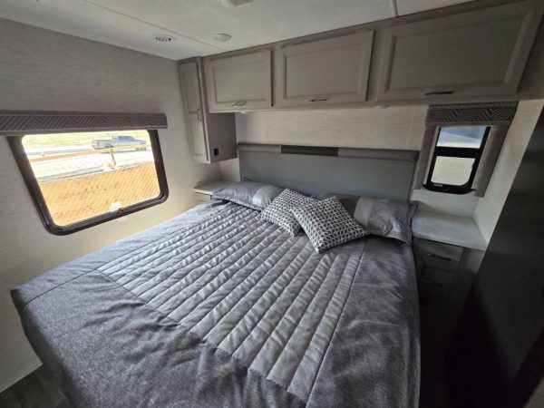 2025 Thor Motor Coach Luminate CC35 - Image 22