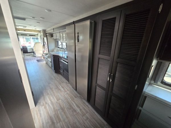 2025 Thor Motor Coach Luminate CC35 - Image 24