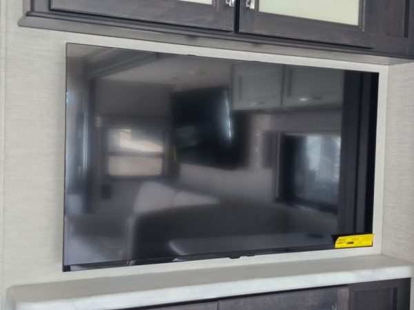 2025 Thor Motor Coach Luminate CC35 - Image 30