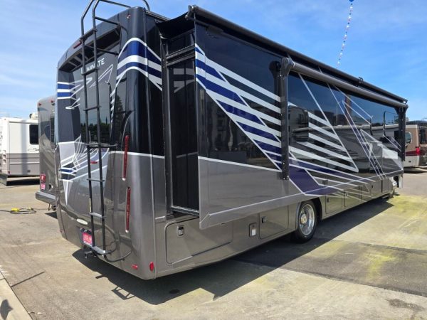 2025 Thor Motor Coach Luminate CC35 - Image 6