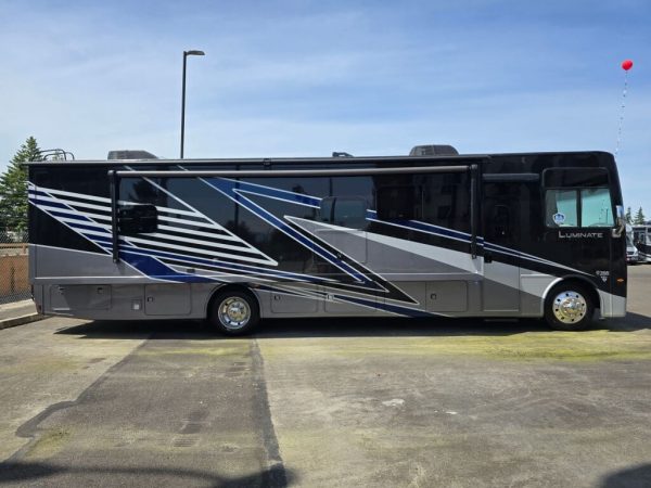 2025 Thor Motor Coach Luminate CC35 - Image 7