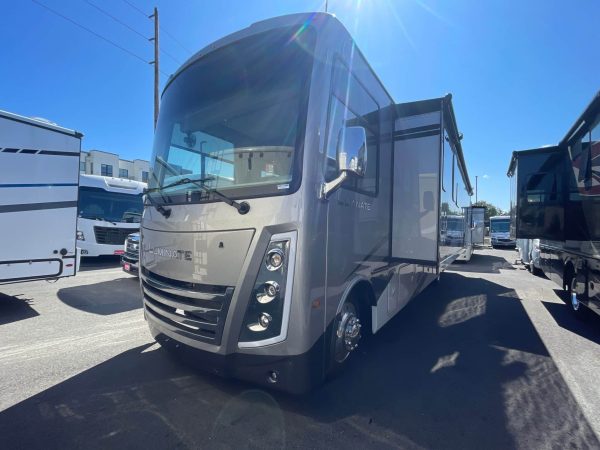 2025 Thor Motor Coach Luminate DD35 - Image 12
