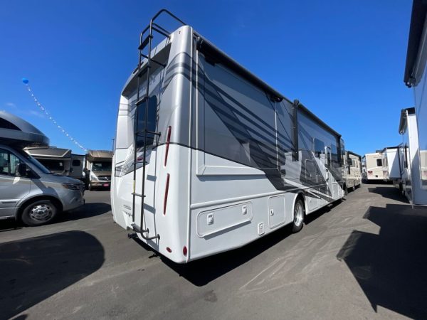 2025 Thor Motor Coach Luminate DD35 - Image 3