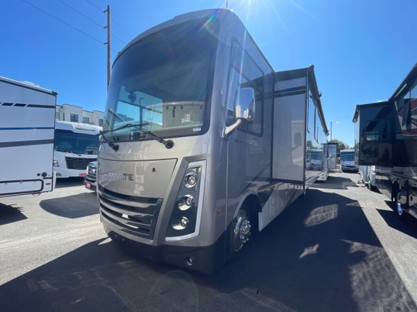 2025 Thor Motor Coach Luminate DD35
