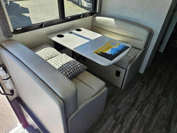 2025 Thor Motor Coach Luminate MM30 - Image 12