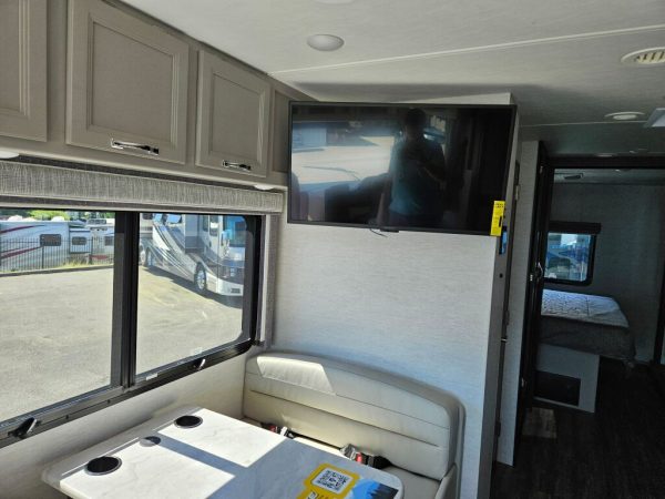 2025 Thor Motor Coach Luminate MM30 - Image 13