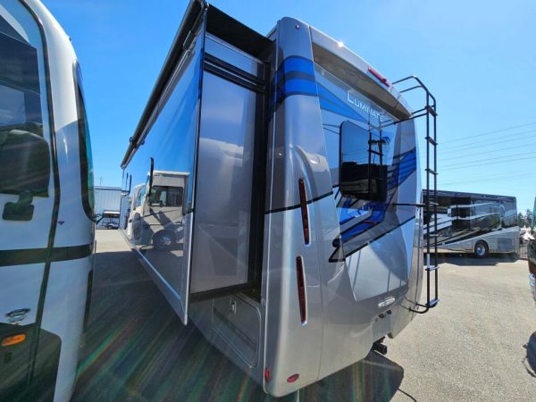 2025 Thor Motor Coach Luminate MM30 - Image 3