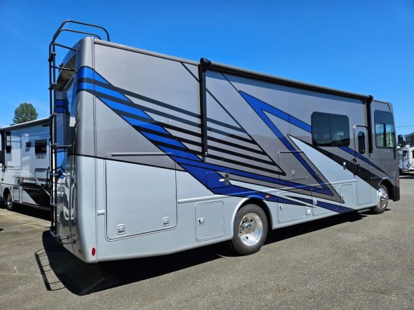 2025 Thor Motor Coach Luminate MM30 - Image 4