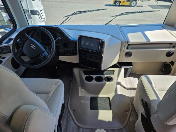 2025 Thor Motor Coach Luminate MM30 - Image 5