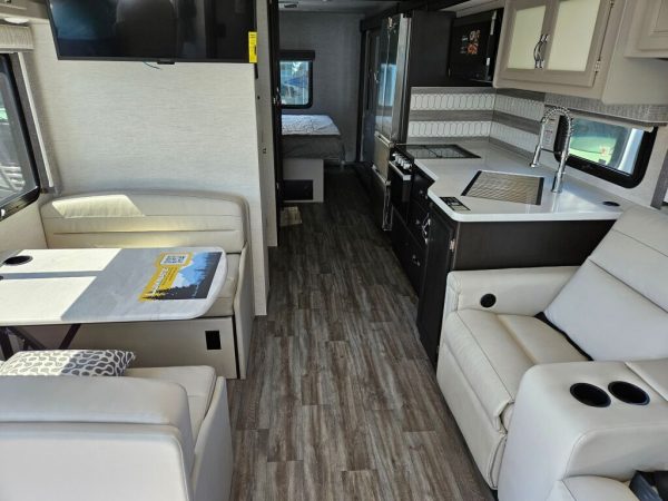 2025 Thor Motor Coach Luminate MM30 - Image 6