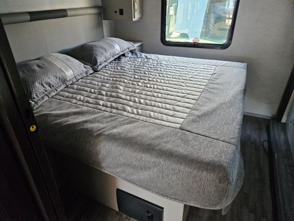 2025 Thor Motor Coach Luminate MM30 - Image 7