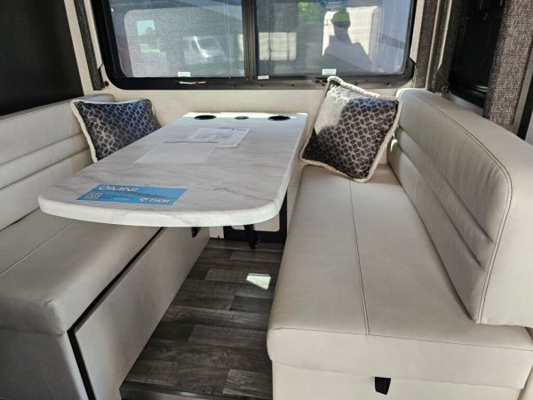 2025 Thor Motor Coach Omni AX29 - Image 6