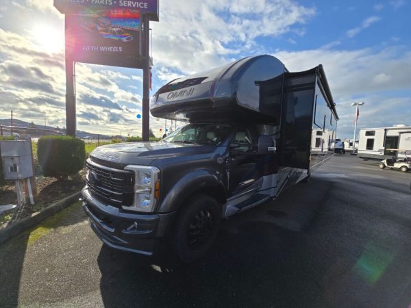 2025 Thor Motor Coach Omni RS36 - Image 2