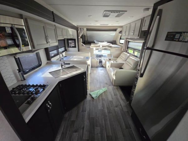 2025 Thor Motor Coach Omni RS36 - Image 16