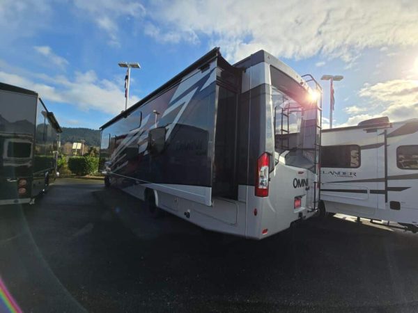 2025 Thor Motor Coach Omni RS36 - Image 3
