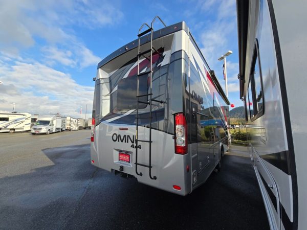 2025 Thor Motor Coach Omni RS36 - Image 4