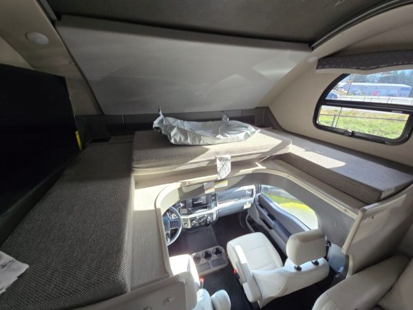 2025 Thor Motor Coach Omni RS36 - Image 7