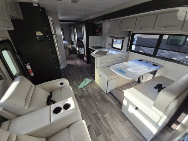 2025 Thor Motor Coach Omni RS36 - Image 8
