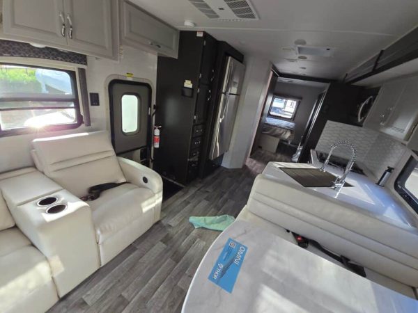 2025 Thor Motor Coach Omni RS36 - Image 9