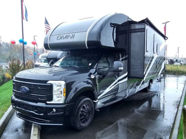 2025 Thor Motor Coach Omni XG32 - Image 2