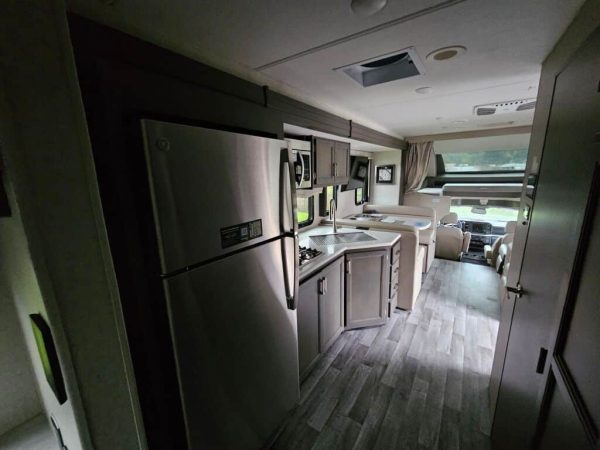 2025 Thor Motor Coach Omni XG32 - Image 13