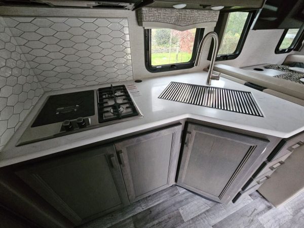2025 Thor Motor Coach Omni XG32 - Image 14