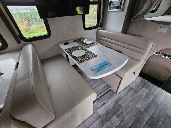 2025 Thor Motor Coach Omni XG32 - Image 16