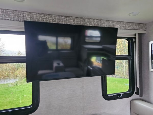 2025 Thor Motor Coach Omni XG32 - Image 17
