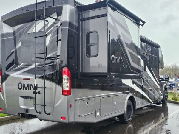 2025 Thor Motor Coach Omni XG32 - Image 4