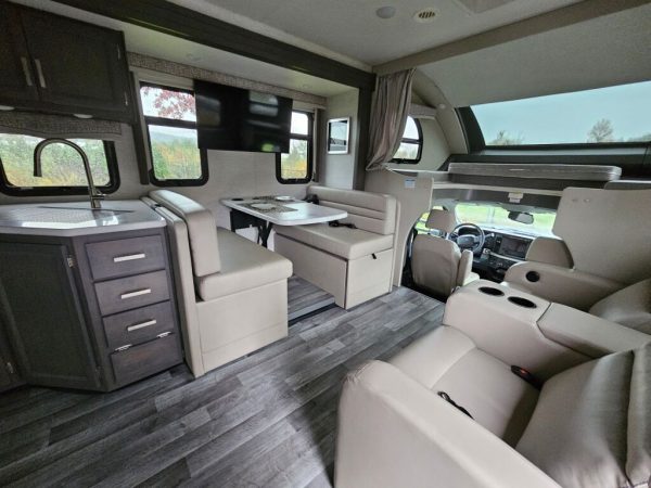 2025 Thor Motor Coach Omni XG32 - Image 7