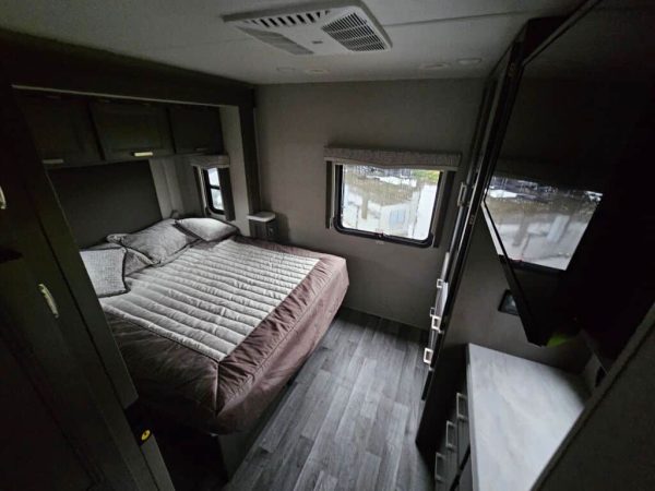 2025 Thor Motor Coach Omni XG32 - Image 10