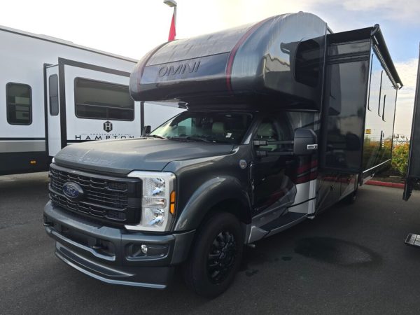 2025 Thor Motor Coach Omni XG32 - Image 2