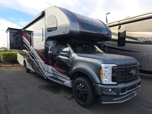 2025 Thor Motor Coach Omni XG32 - Image 17