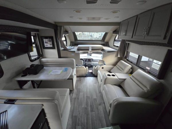 2025 Thor Motor Coach Omni XG32 - Image 10