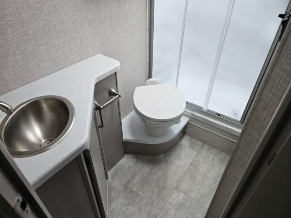 2025 Thor Motor Coach Quantum KW29 - Image 11