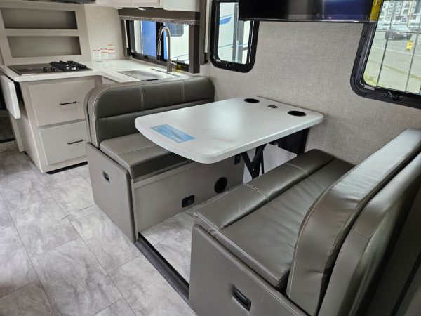 2025 Thor Motor Coach Quantum KW29 - Image 8