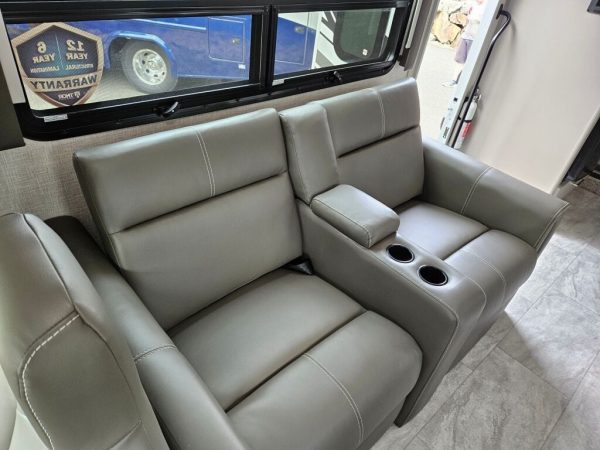 2025 Thor Motor Coach Quantum KW29 - Image 9