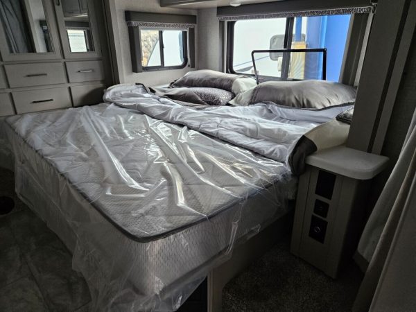 2025 Thor Motor Coach Quantum KW29 - Image 10