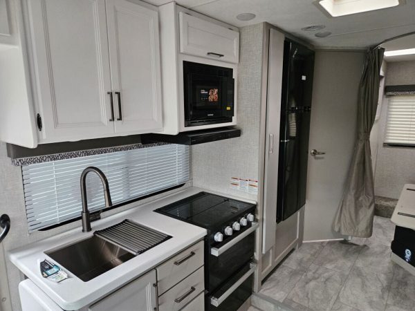 2025 Thor Motor Coach Quantum LC24 - Image 13