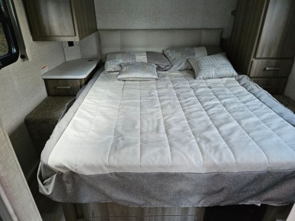 2025 Thor Motor Coach Vegas 26.1 - Image 7