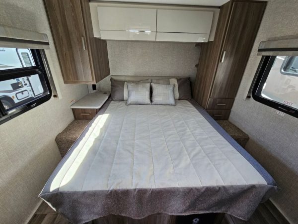 2025 Thor Motor Coach Vegas 26.1 - Image 24