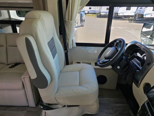 2025 Thor Motor Coach Vegas 26.1 - Image 31