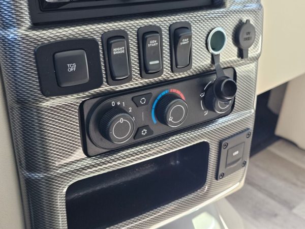 2025 Thor Motor Coach Vegas 26.1 - Image 35