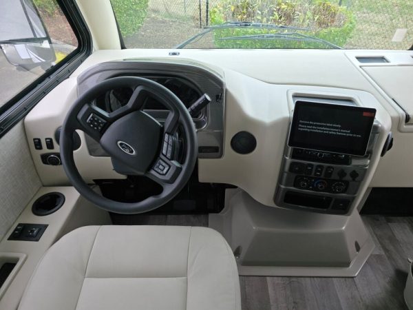 2025 Thor Motor Coach Vegas 26.2 - Image 10