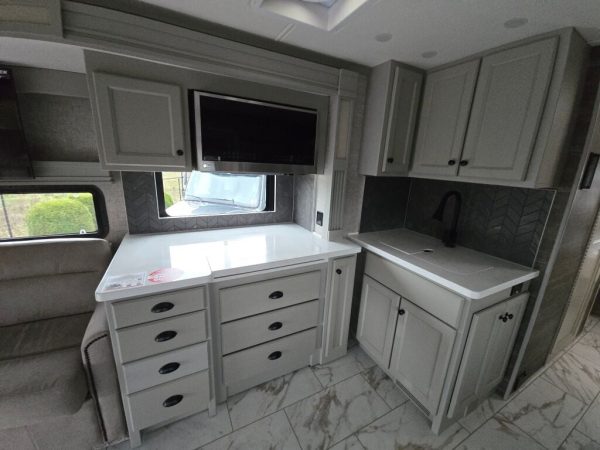 2025 Tiffin Motorhomes Allegro Bay 38AB - Image 10