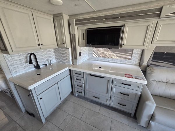 2025 Tiffin Motorhomes Allegro Bus 35CP - Image 11