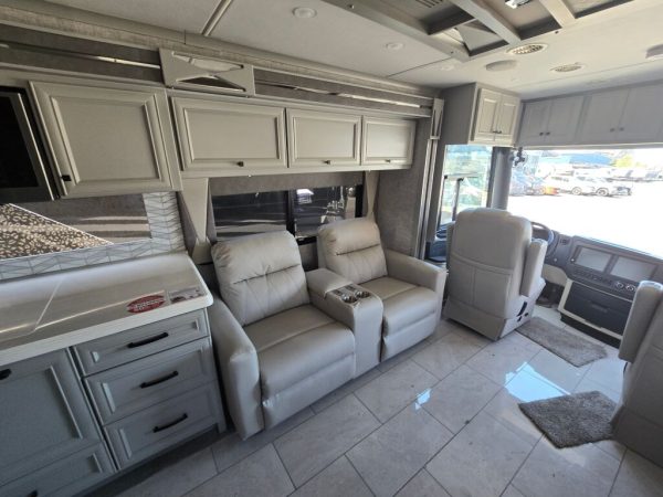 2025 Tiffin Motorhomes Allegro Bus 35CP - Image 12