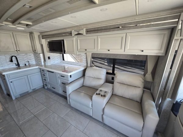 2025 Tiffin Motorhomes Allegro Bus 35CP - Image 7