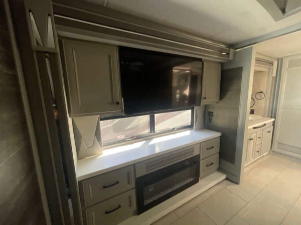 2025 Tiffin Motorhomes Allegro Bus 40IP - Image 11