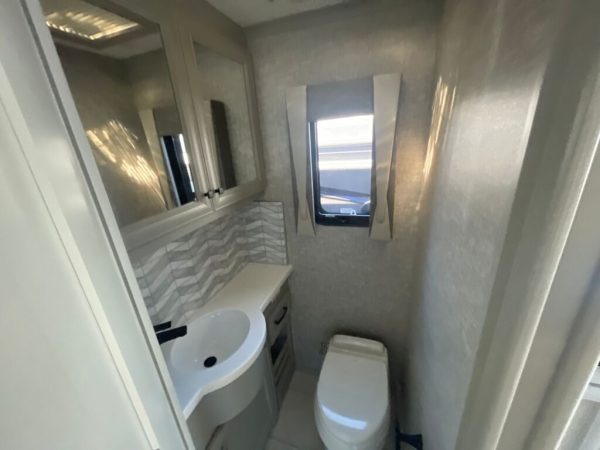 2025 Tiffin Motorhomes Allegro Bus 40IP - Image 15